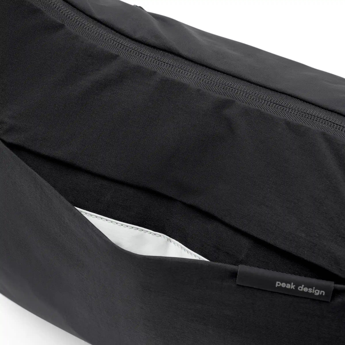 City Crescent | 12L | Black