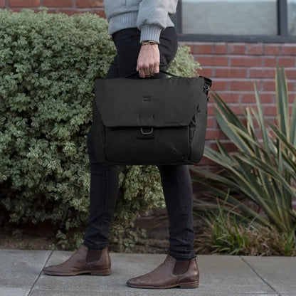 Everyday Messenger | 13L | Black