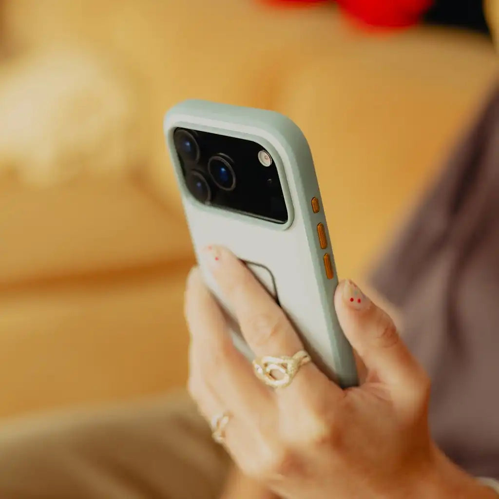 Everyday Loop Case | iPhone 18 Pro | Charcoal